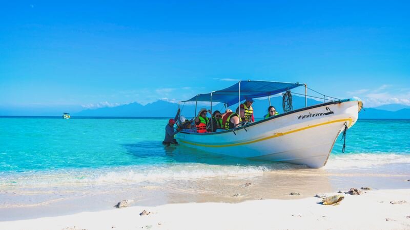 Private vs Group Tours in Hawaii